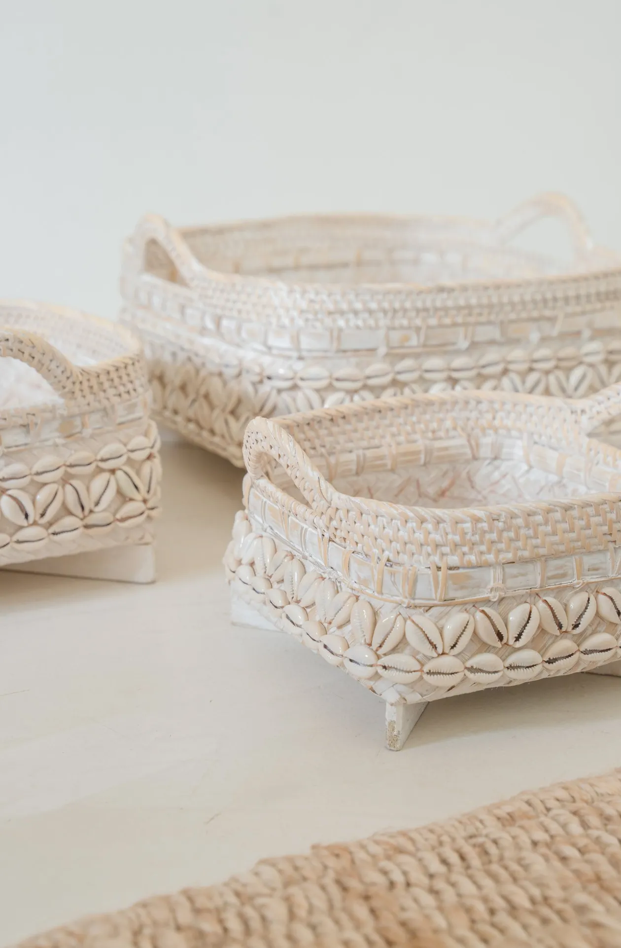 Basket Kerang Off White