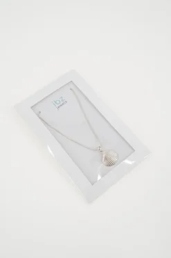 Collier en coquillage argenté