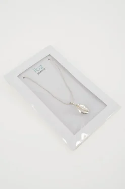 Collier en coquillage argenté