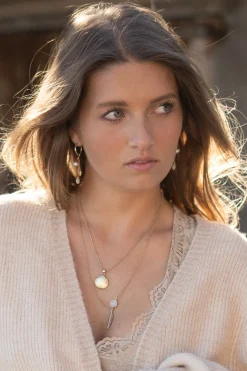 Collier en coquillage doré