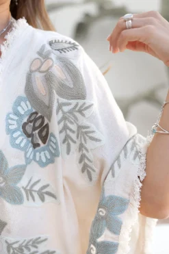 Poncho Alanza Floral Ivoire