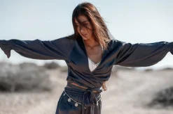 Top cache-cœur en satin Noor